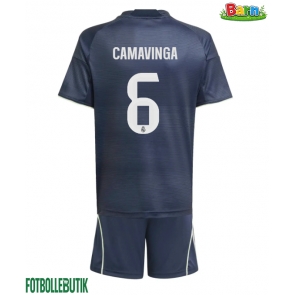 Real Madrid Eduardo Camavinga #6 Bortaställ Barn 2025-26 Kortärmad (+ Korta byxor)